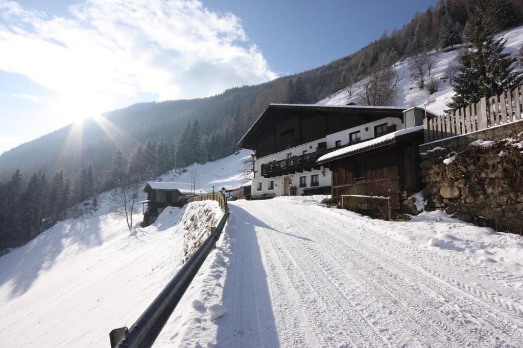 Lechnerhof Bed & Breakfast Lutago Exterior photo